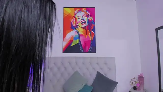 Snapshot of KristalFoxx chatting on 09.14.25 KristalFoxx online show from 09.14.25