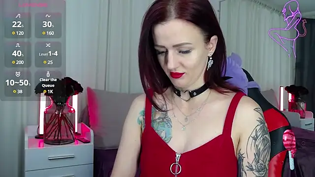 Snapshot of ElisaJane chatting on 12.04.24 ElisaJane online show from 12.04.24