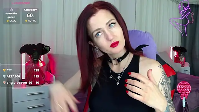 Snapshot of ElisaJane chatting on 12.08.24 ElisaJane online show from 12.08.24