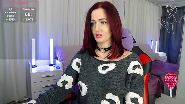 Snapshot of ElisaJane chatting on 12.14.24 ElisaJane online show from 12.14.24