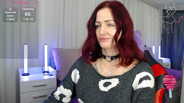 Snapshot of ElisaJane chatting on 12.20.24 ElisaJane online show from 12.20.24