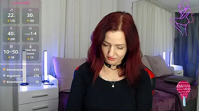 Snapshot of ElisaJane chatting on 12.21.24 ElisaJane online show from 12.21.24