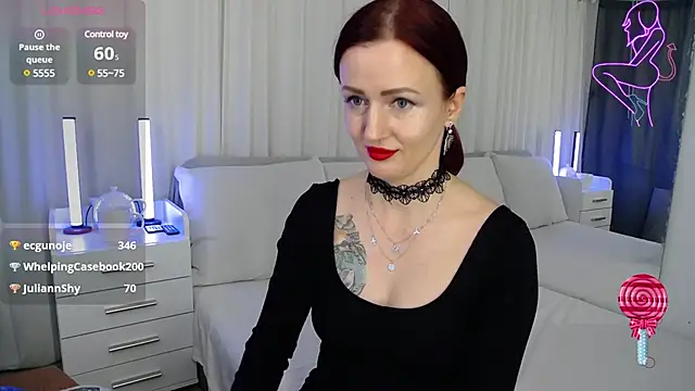 Snapshot of ElisaJane chatting on 01.12.25 ElisaJane online show from 01.12.25