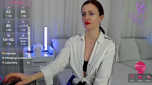 Snapshot of ElisaJane chatting on 01.12.25 ElisaJane online show from 01.12.25