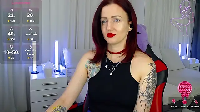 Snapshot of ElisaJane chatting on 01.13.25 ElisaJane online show from 01.13.25