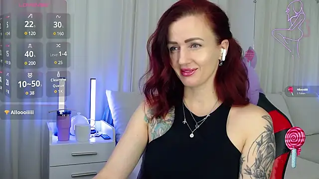 Snapshot of ElisaJane chatting on 01.18.25 ElisaJane online show from 01.18.25