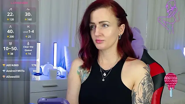 Snapshot of ElisaJane chatting on 01.19.25 ElisaJane online show from 01.19.25