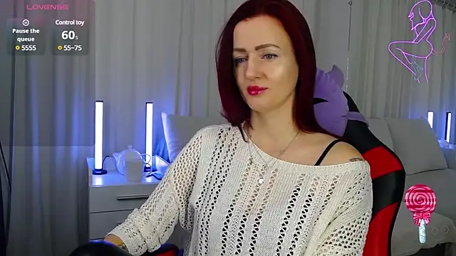 Snapshot of ElisaJane chatting on 01.21.25 ElisaJane online show from 01.21.25