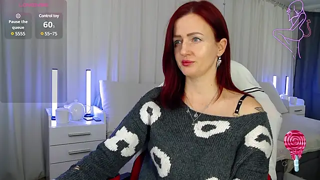 Snapshot of ElisaJane chatting on 02.04.25 ElisaJane online show from 02.04.25