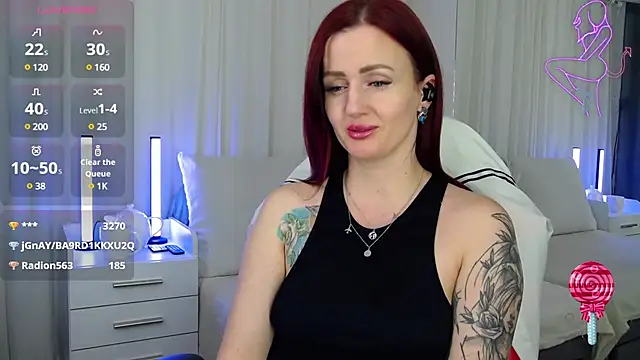 Snapshot of ElisaJane chatting on 02.08.25 ElisaJane online show from 02.08.25