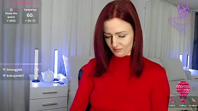 Snapshot of ElisaJane chatting on 02.12.25 ElisaJane online show from 02.12.25