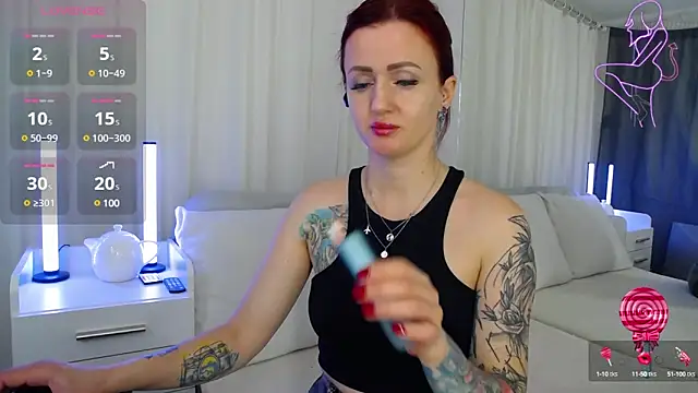 Snapshot of ElisaJane chatting on 02.19.25 ElisaJane online show from 02.19.25