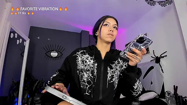 Snapshot of Raven_Witch_ chatting on 02.01.26 Raven Witch online show from 02.01.26