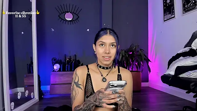 Snapshot of Raven_Witch_ chatting on 05.21.26 Raven Witch online show from 05.21.26