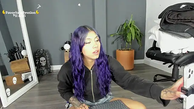 Snapshot of Raven_Witch_ chatting on 06.19.26 Raven Witch online show from 06.19.26