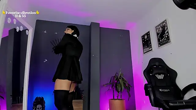 Snapshot of Raven_Witch_ chatting on 06.27.26 Raven Witch online show from 06.27.26
