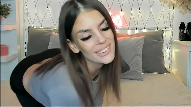 Snapshot of CassyCain chatting on 03.03.25 CassyCain online show from 03.03.25