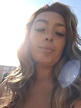 lauramcdowell1 online show from 01.16.25