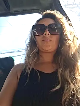 lauramcdowell1 online show from 02.01.25