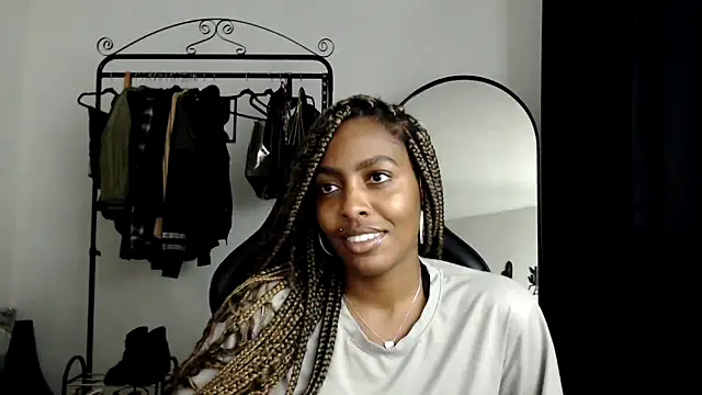 Snapshot of marisilva_br chatting on 01.15.25 marisilva br online show from 01.15.25