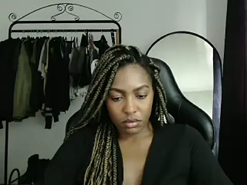 Snapshot of marisilva_br chatting on 02.13.25 marisilva br online show from 02.13.25
