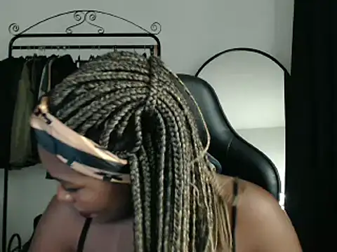 Snapshot of marisilva_br chatting on 02.15.25 marisilva br online show from 02.15.25