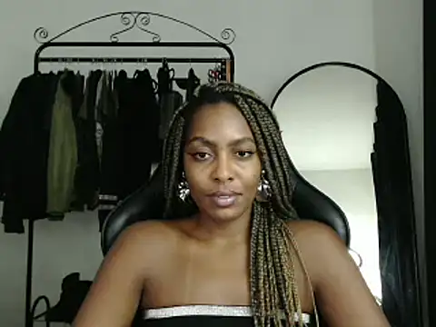Snapshot of marisilva_br chatting on 02.17.25 marisilva br online show from 02.17.25