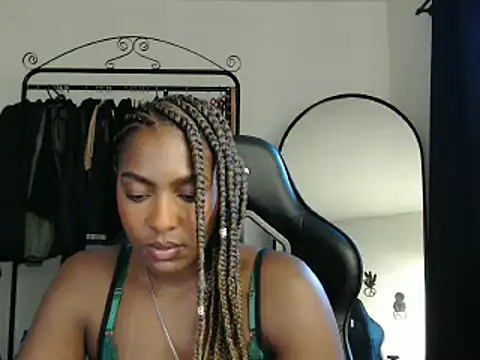 Snapshot of marisilva_br chatting on 02.25.25 marisilva br online show from 02.25.25