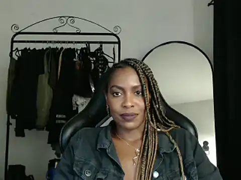 Snapshot of marisilva_br chatting on 03.08.25 marisilva br online show from 03.08.25