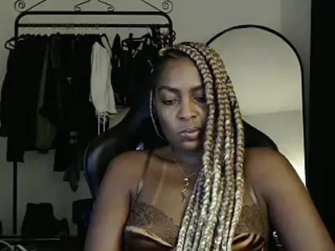 Snapshot of marisilva_br chatting on 03.22.25 marisilva br online show from 03.22.25