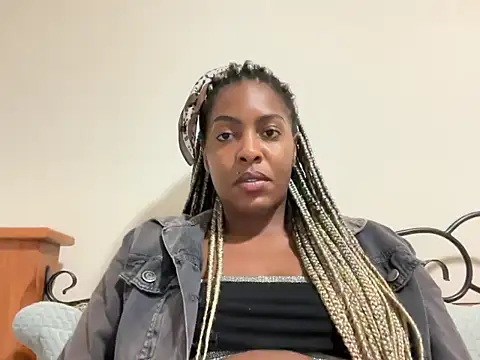 Snapshot of marisilva_br chatting on 09.24.25 marisilva br online show from 09.24.25