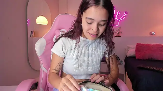 violeth hill online show from 03.05.25