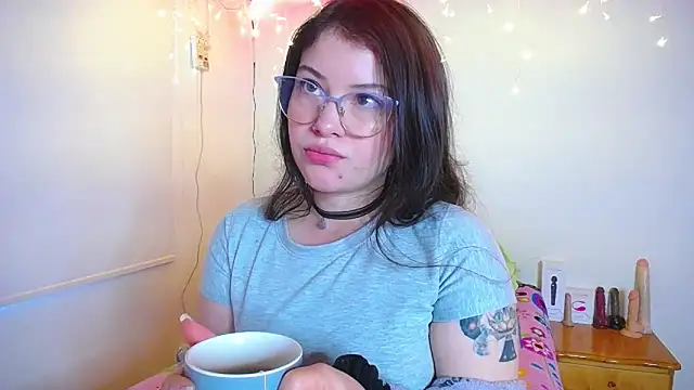 Snapshot of juli05star20 chatting on 01.05.25 juli05star20 online show from 01.05.25