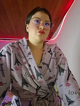 Snapshot of juli05star20 chatting on 05.22.26 juli05star20 online show from 05.22.26