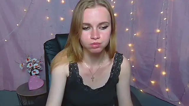 Snapshot of MargaritaKiss chatting on 05.20.26 MargaritaKiss online show from 05.20.26