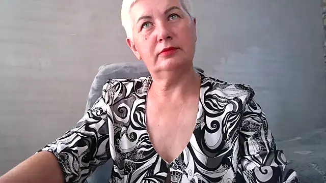 NicoleOlla online show from 09.26.25