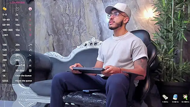 Liam Kleiin online show from 02.10.25