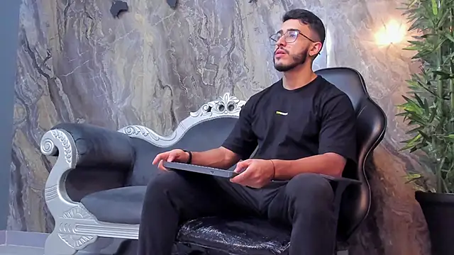 Liam Kleiin online show from 02.11.25