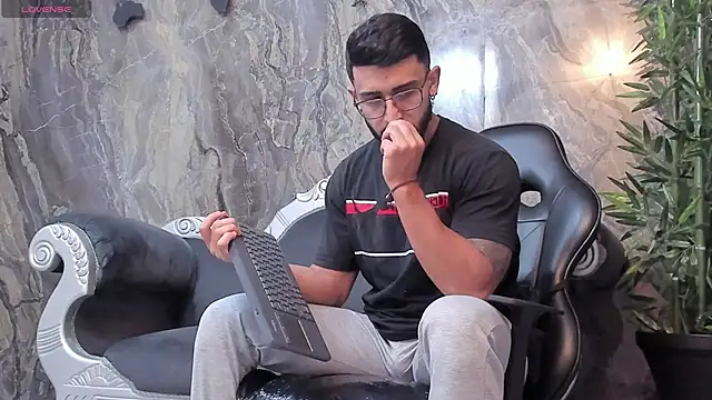 Liam Kleiin online show from 03.05.25