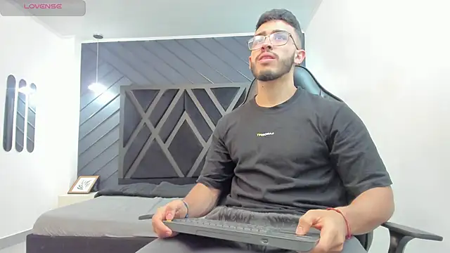 Liam Kleiin online show from 11.10.25