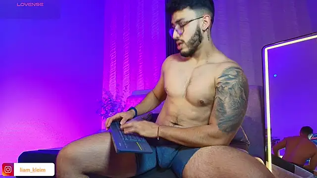 Snapshot of Liam_Kleiin chatting on 05.21.26 Liam Kleiin online show from 05.21.26