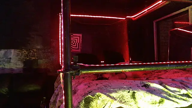 Snapshot of RoomBlueWhite chatting on 12.26.24 RoomBlueWhite online show from 12.26.24