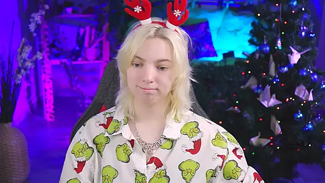 Snapshot of RocKStone_ chatting on 12.25.24 RocKStone  online show from 12.25.24