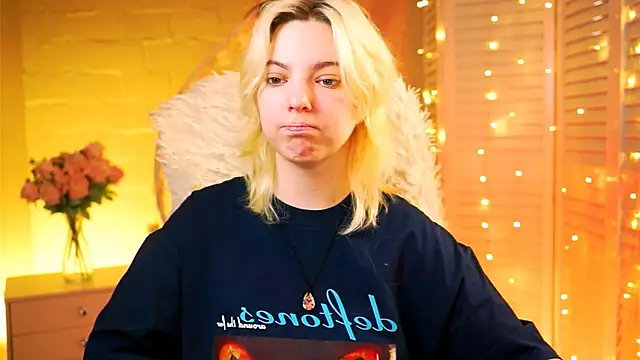 Snapshot of RocKStone_ chatting on 02.08.25 RocKStone  online show from 02.08.25