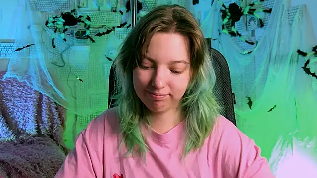 Snapshot of RocKStone_ chatting on 10.27.25 RocKStone  online show from 10.27.25