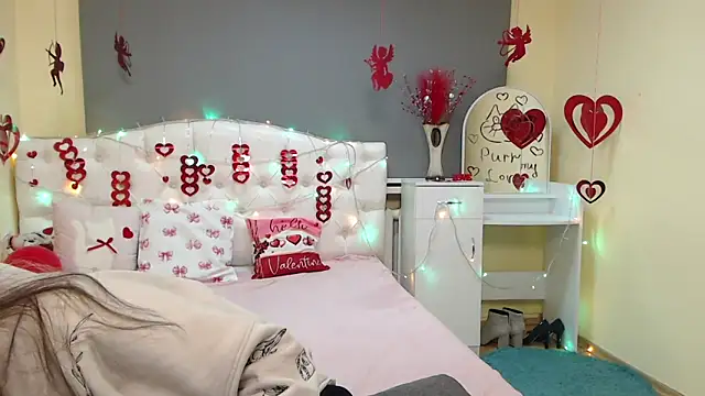 TinaRedly online show from 02.04.26