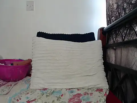 Snapshot of Whimsicalwillow chatting on 06.18.26 Whimsicalwillow online show from 06.18.26