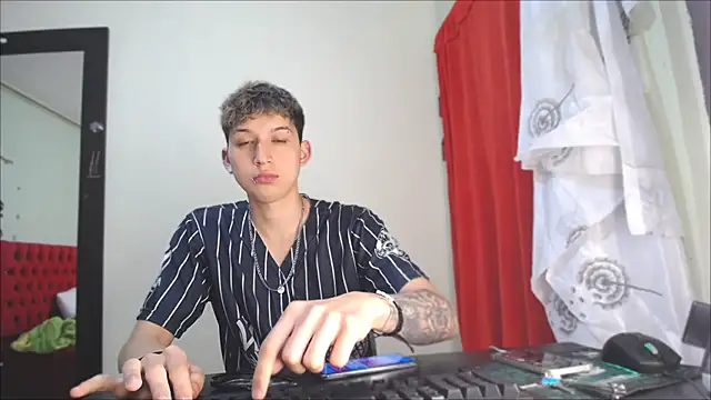 Snapshot of _Thomas_hot_ chatting on 12.19.24 Thomas hot online show from 12.19.24