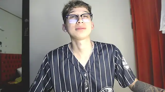 Snapshot of _Thomas_hot_ chatting on 12.19.24 Thomas hot online show from 12.19.24