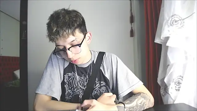 Snapshot of _Thomas_hot_ chatting on 12.20.24 Thomas hot online show from 12.20.24